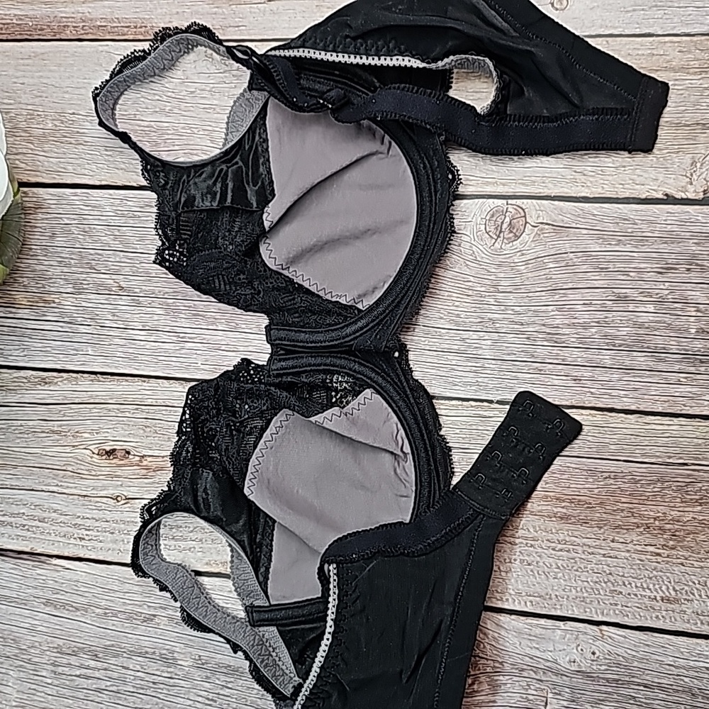NEW THREE PLAYTEX LINED UNDERWIRE BRAS - Picture 4 of 15